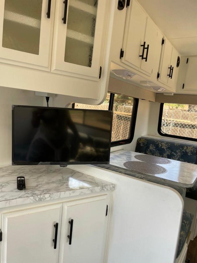 Rv2 Stunning Rv Private Netflix Freeparking Campsite Moreno Valley